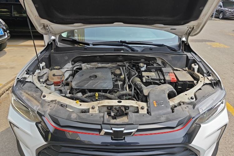 Used Chevrolet Trax 2019 Redline 335T CVT Top-Tier Model China VI Standard Engine Bay