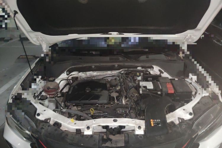 Used Chevrolet Trax 2019 Redline 335T CVT Top-Tier Model China VI Standard Engine Bay