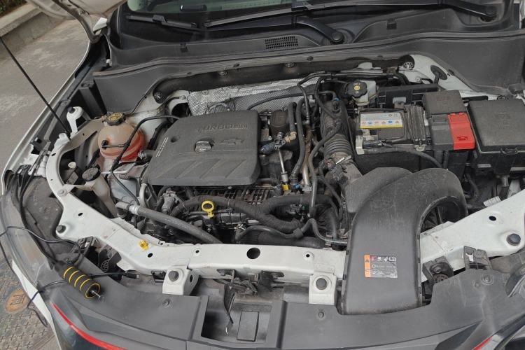 Used Chevrolet Trax 2019 Redline 335T CVT Top-Tier Model China VI Standard Engine Bay
