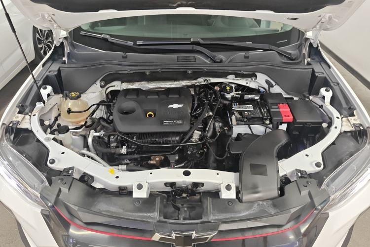 Used Chevrolet Trax 2019 Redline 325T Automatic Fun Edition China VI Standard Engine Bay