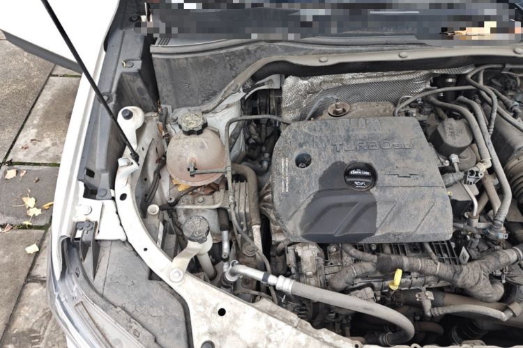 Used Chevrolet Trax 2019 Redline 335T CVT Top-Tier Model China VI Standard Engine Bay Right