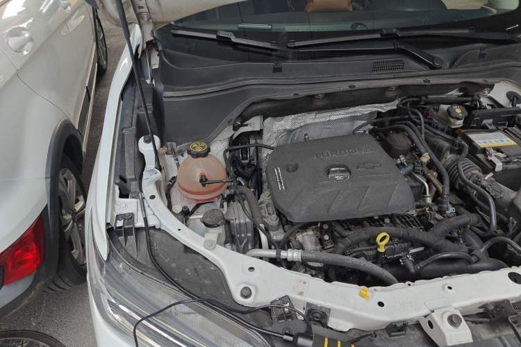 Used Chevrolet Trax 2019 Redline 335T CVT Top-Tier Model China VI Standard Engine Bay Right