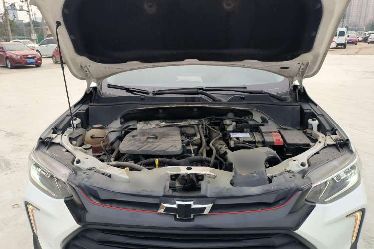Used Chevrolet Trax 2019 Redline 335T CVT Top-Tier Model China VI Standard Engine Bay