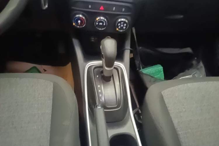 Used Chevrolet Trax 2019 325T Automatic Sport Edition China VI Standard Gear Lever