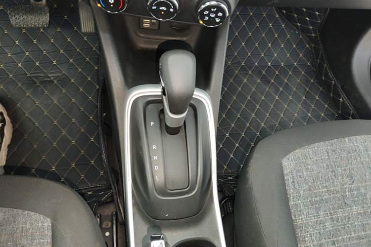 Used Chevrolet Trax 2019 Redline 335T CVT Trendy Version China VI Standard Gear Lever