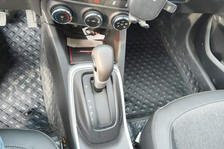 Used Chevrolet Trax 2019 325T Automatic Fun Edition China VI Standard Gear Lever