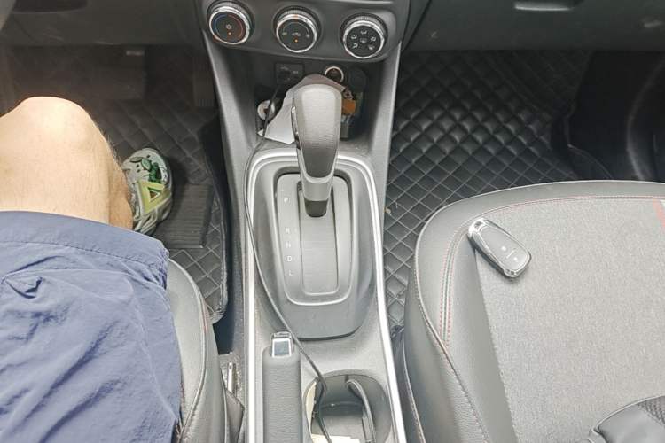 Used Chevrolet Trax 2019 Redline 325T Automatic Fun Edition China VI Standard Gear Lever
