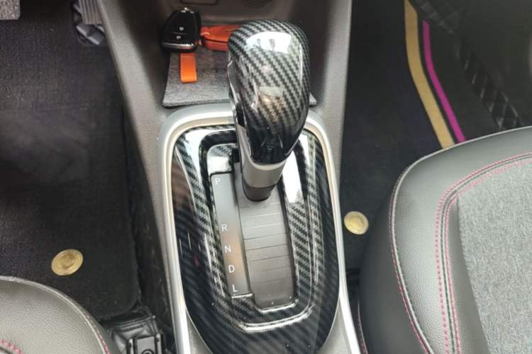 Used Chevrolet Trax 2019 Redline 325T Automatic Fun Edition China VI Standard Gear Lever