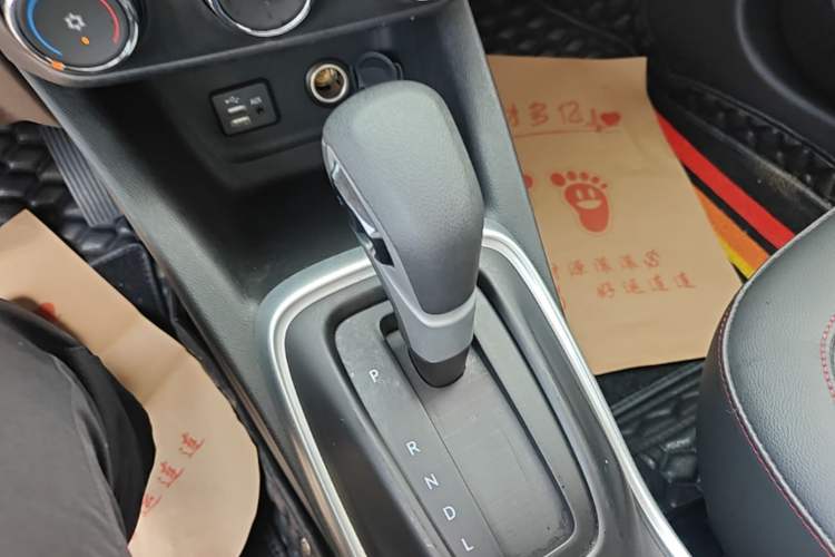 Used Chevrolet Trax 2019 Redline 325T Automatic Fun Edition China VI Standard Gear Lever
