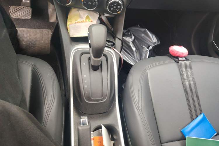 Used Chevrolet Trax 2019 Redline 325T Automatic Fun Edition China VI Standard Gear Lever