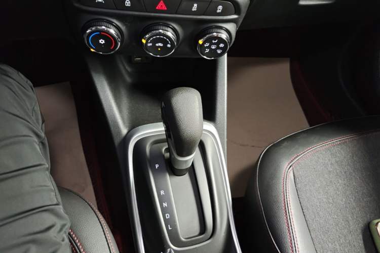 Used Chevrolet Trax 2019 Redline 335T CVT Top-Tier Model China VI Standard Gear Lever