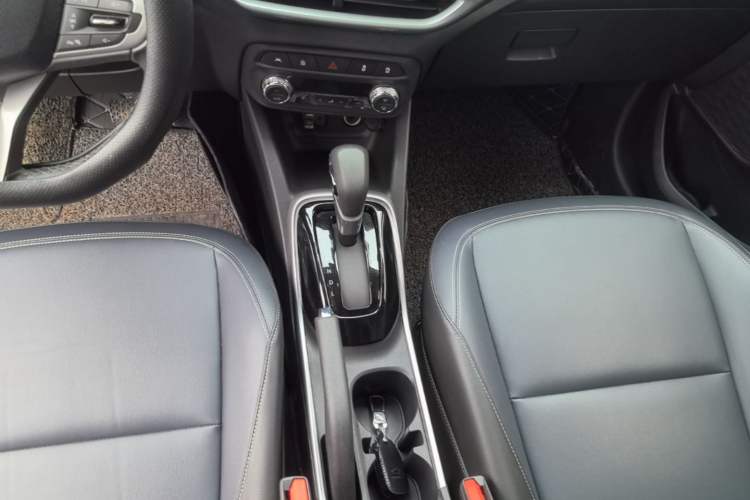 Used Chevrolet Trax 2019 Redline 335T CVT Luxury Edition China VI Standard Gear Lever
