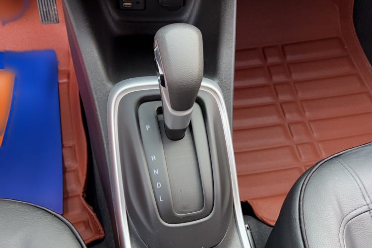 Used Chevrolet Trax 2019 325T Automatic Sport Edition China VI Standard Gear Lever