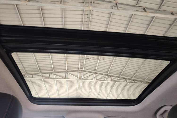 Used Chevrolet Trax 2019 Redline 335T CVT Top-Tier Model China VI Standard Headliner