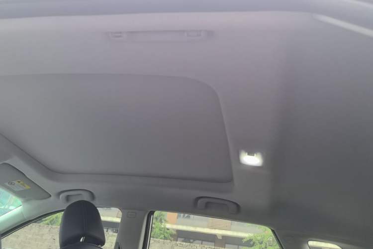 Used Chevrolet Trax 2019 Redline 335T CVT Luxury Edition China VI Standard Headliner