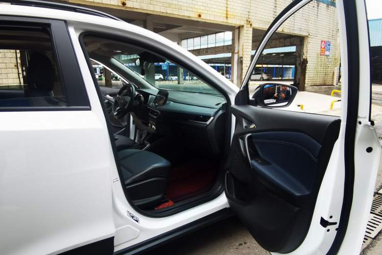 Used Chevrolet Trax 2019 Redline 335T CVT Luxury Edition China VI Standard Interior 4
