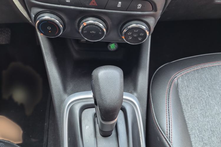 Used Chevrolet Trax 2019 Redline 335T CVT Top-Tier Model China VI Standard Interior 5