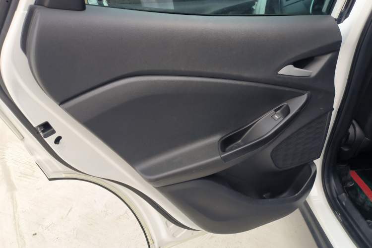 Used Chevrolet Trax 2019 Redline 335T CVT Top-Tier Model China VI Standard Interior 8