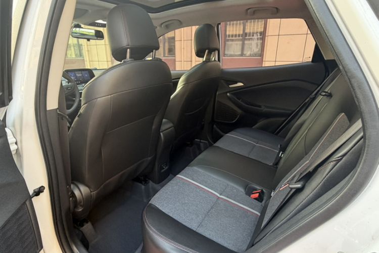 Used Chevrolet Trax 2019 Redline 325T Automatic Fun Edition China VI Standard Interior 9