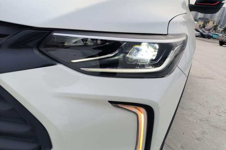 Used Chevrolet Trax 2019 Redline 335T CVT Top-Tier Model China VI Standard Left Front Headlight