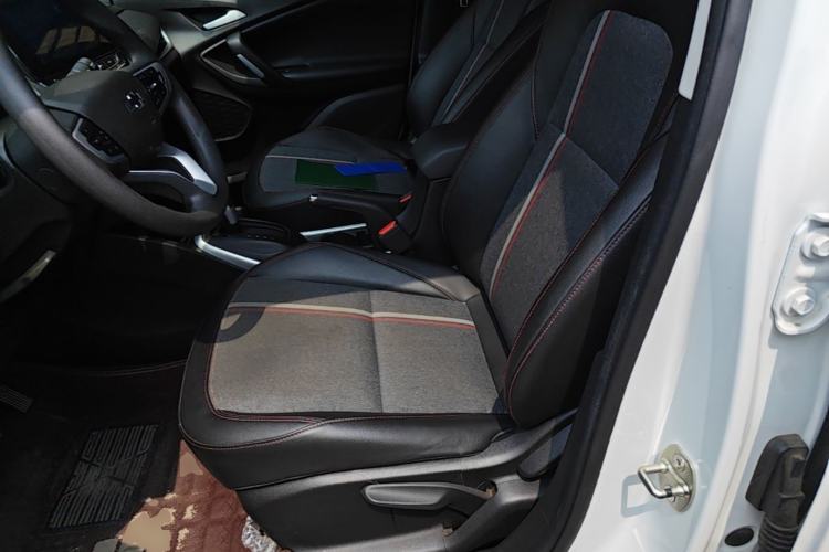 Used Chevrolet Trax 2019 Redline 335T CVT Top-Tier Model China VI Standard Left Front Seat