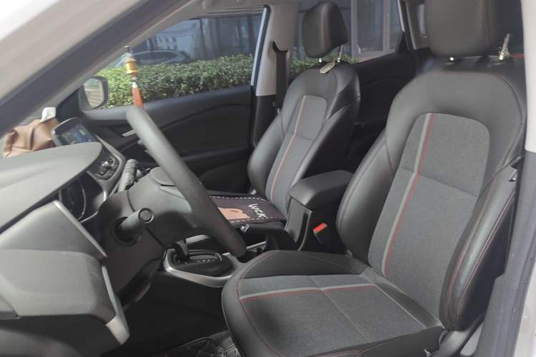 Used Chevrolet Trax 2019 Redline 335T CVT Top-Tier Model China VI Standard Left Front Seat