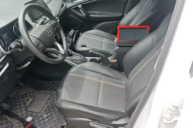 Used Chevrolet Trax 2019 Redline 325T Automatic Fun Edition China VI Standard Left Front Seat