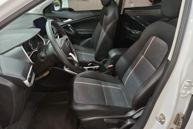 Used Chevrolet Trax 2019 Redline 335T CVT Top-Tier Model China VI Standard Left Front Seat