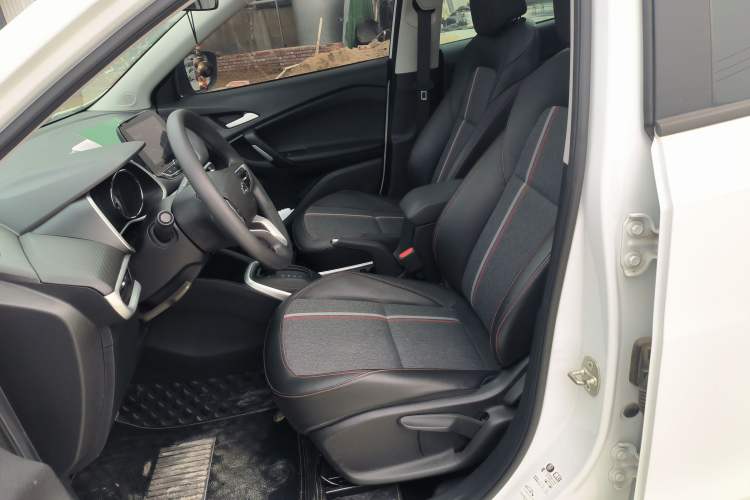 Used Chevrolet Trax 2019 Redline 335T CVT Top-Tier Model China VI Standard Left Front Seat