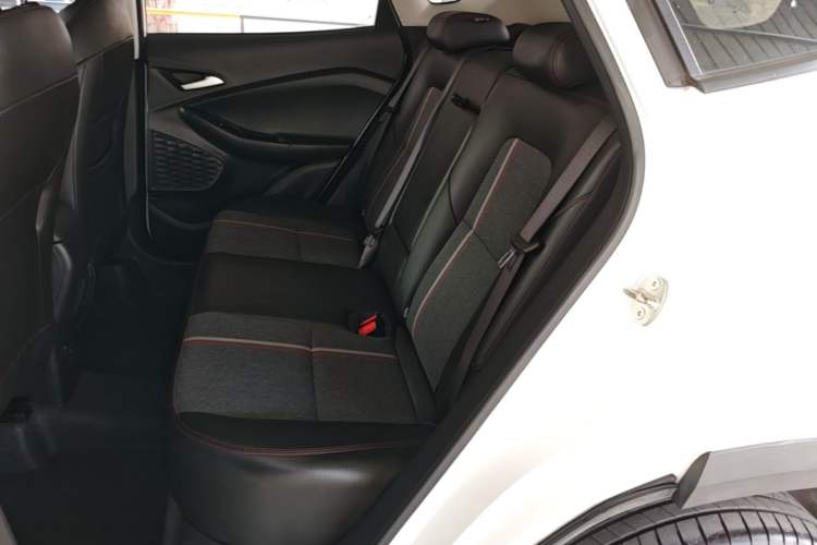 Used Chevrolet Trax 2019 Redline 335T CVT Top-Tier Model China VI Standard Left Rear Seat
