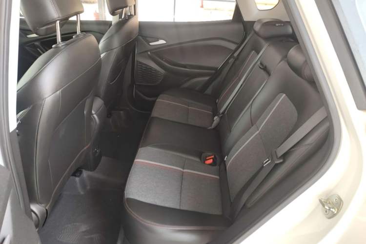 Used Chevrolet Trax 2019 Redline 335T CVT Top-Tier Model China VI Standard Left Rear Seat