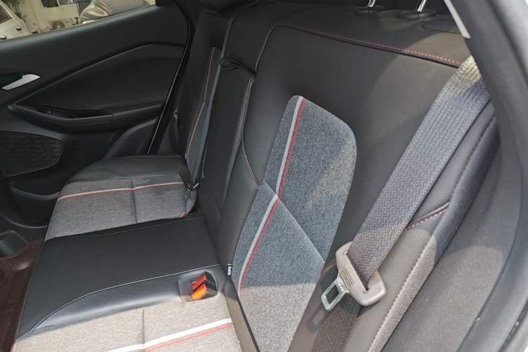 Used Chevrolet Trax 2019 Redline 335T CVT Top-Tier Model China VI Standard Left Rear Seat