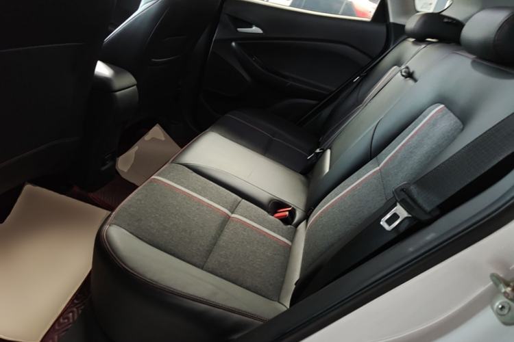 Used Chevrolet Trax 2019 Redline 335T CVT Top-Tier Model China VI Standard Left Rear Seat