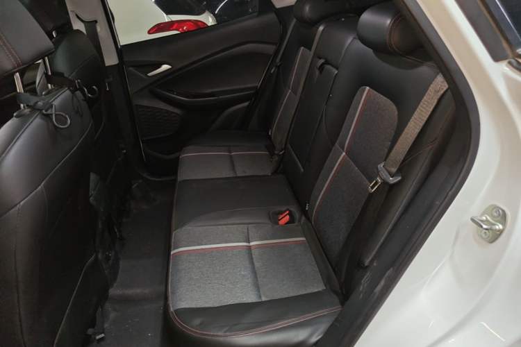 Used Chevrolet Trax 2019 Redline 335T CVT Top-Tier Model China VI Standard Left Rear Seat