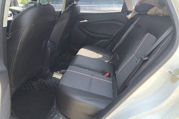 Used Chevrolet Trax 2019 Redline 325T Automatic Fun Edition China VI Standard Left Rear Seat