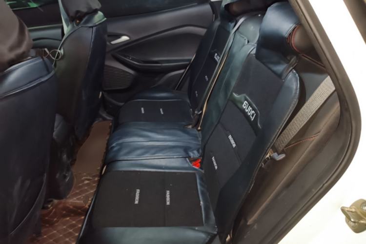 Used Chevrolet Trax 2019 Redline 335T CVT Top-Tier Model China VI Standard Left Rear Seat
