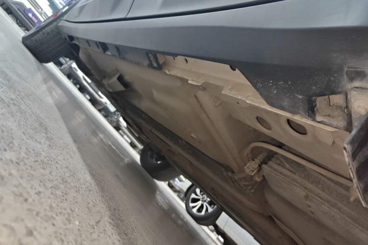 Used Chevrolet Trax 2019 Redline 325T Automatic Fun Edition China VI Standard Left Side Sill