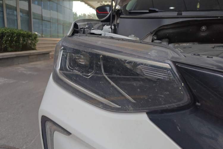 Used Chevrolet Trax 2019 Redline 335T CVT Top-Tier Model China VI Standard Right Front Headlight