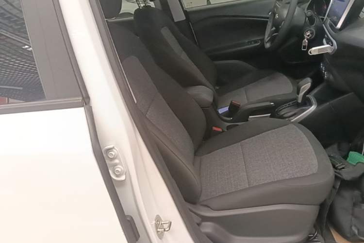 Used Chevrolet Trax 2019 325T Automatic Sport Edition China VI Standard Right Front Seat