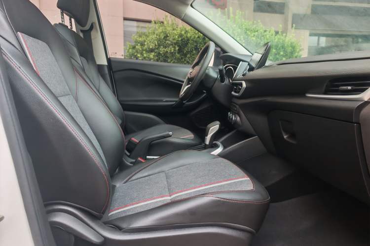 Used Chevrolet Trax 2019 Redline 335T CVT Top-Tier Model China VI Standard Right Front Seat