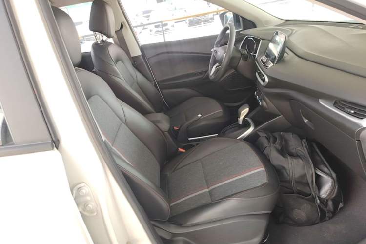 Used Chevrolet Trax 2019 Redline 335T CVT Top-Tier Model China VI Standard Right Front Seat