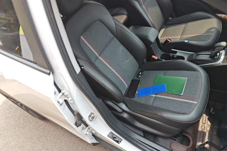 Used Chevrolet Trax 2019 Redline 335T CVT Top-Tier Model China VI Standard Right Front Seat