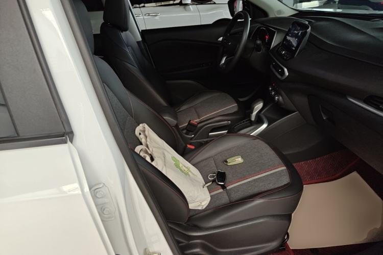 Used Chevrolet Trax 2019 Redline 335T CVT Top-Tier Model China VI Standard Right Front Seat