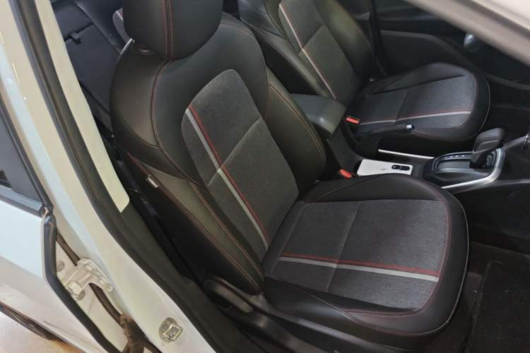 Used Chevrolet Trax 2019 Redline 335T CVT Top-Tier Model China VI Standard Right Front Seat