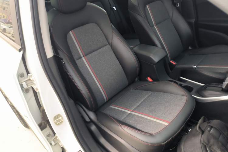 Used Chevrolet Trax 2019 Redline 335T CVT Top-Tier Model China VI Standard Right Front Seat