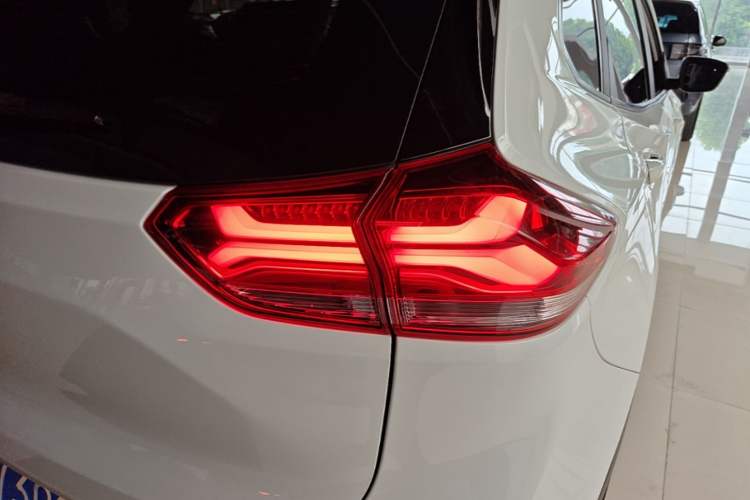 Used Chevrolet Trax 2019 Redline 335T CVT Top-Tier Model China VI Standard Right Rear Taillight