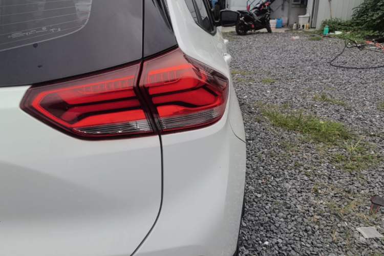 Used Chevrolet Trax 2019 Redline 335T CVT Luxury Edition China VI Standard Right Rear Taillight