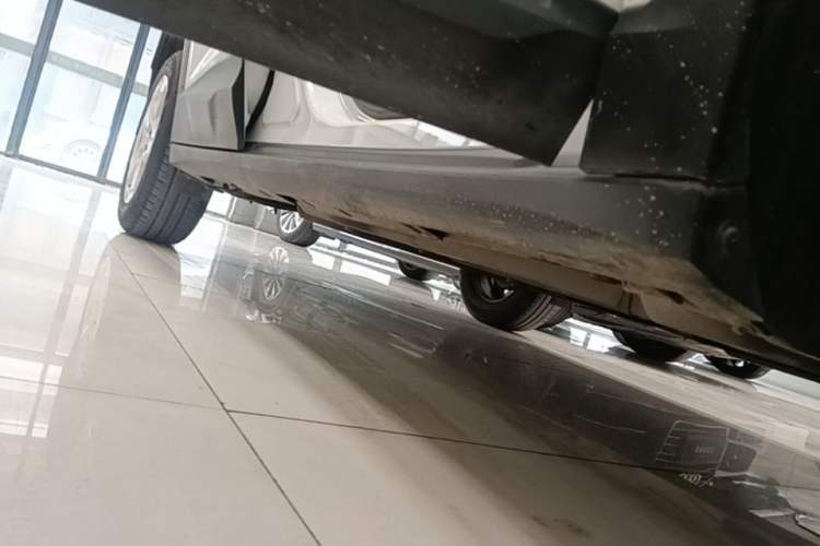 Used Chevrolet Trax 2019 325T Automatic Sport Edition China VI Standard Right Side Sill