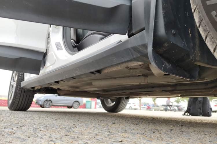 Used Chevrolet Trax 2019 325T Automatic Fun Edition China VI Standard Right Side Sill