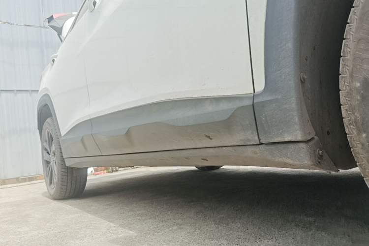 Used Chevrolet Trax 2019 Redline 325T Automatic Fun Edition China VI Standard Right Side Sill